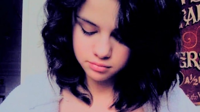 001 334 - Selena Gomez Live life to the fullest