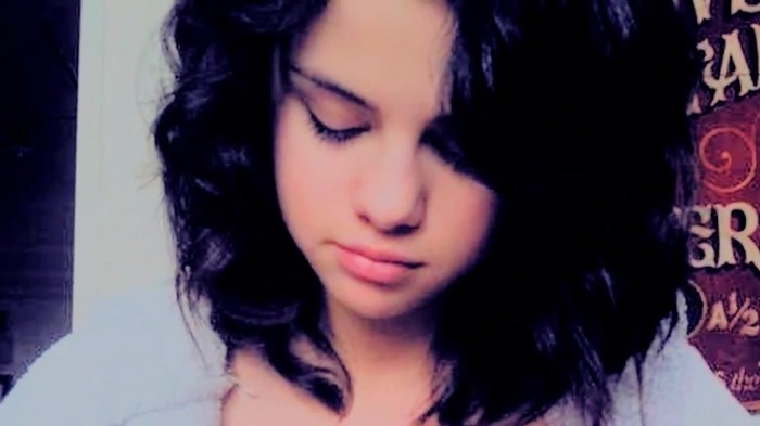 001 335 - Selena Gomez Live life to the fullest