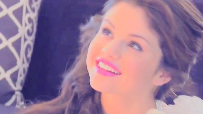 001 340 - Selena Gomez Live life to the fullest