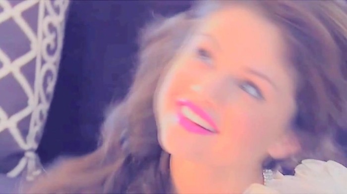 001 341 - Selena Gomez Live life to the fullest