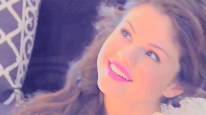 001 342 - Selena Gomez Live life to the fullest