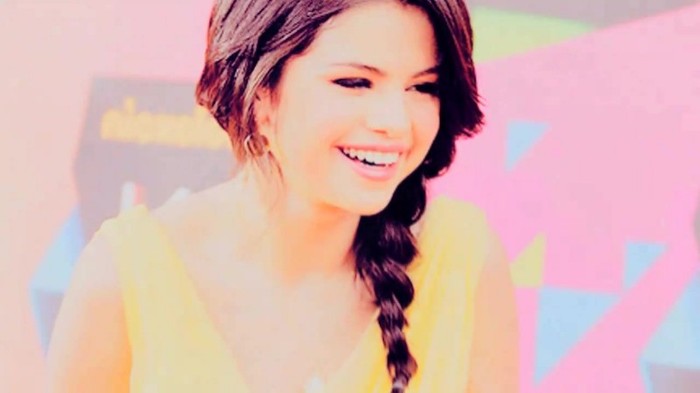 001 349 - Selena Gomez Live life to the fullest