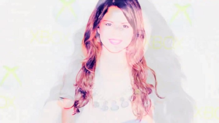 001 357 - Selena Gomez Live life to the fullest