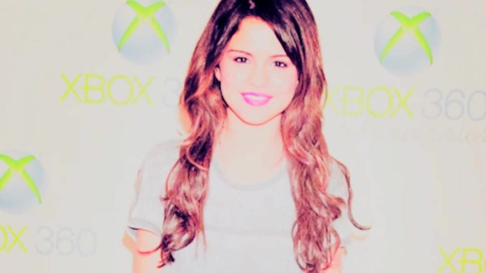 001 358 - Selena Gomez Live life to the fullest