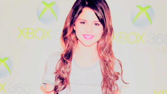 001 359 - Selena Gomez Live life to the fullest
