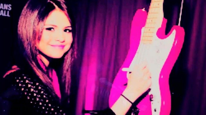 001 417 - Selena Gomez Live life to the fullest