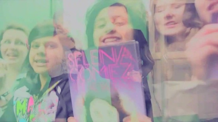 001 419 - Selena Gomez Live life to the fullest