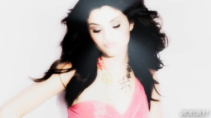 ~01 004 - Selena Gomez People forget that it hurts my feelings