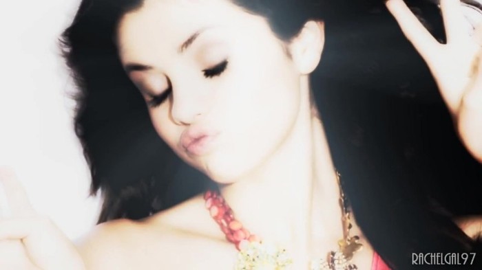 ~01 014 - Selena Gomez People forget that it hurts my feelings