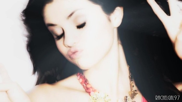 ~01 015 - Selena Gomez People forget that it hurts my feelings