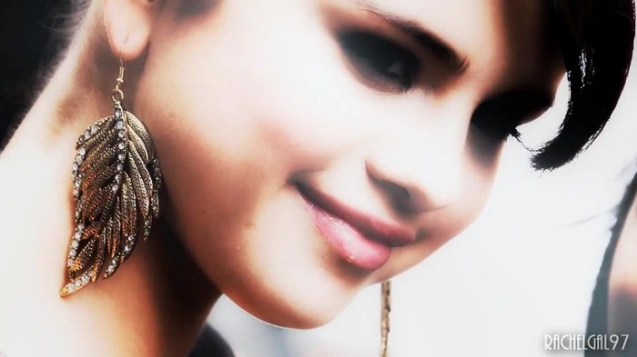 ~01 024 - Selena Gomez People forget that it hurts my feelings