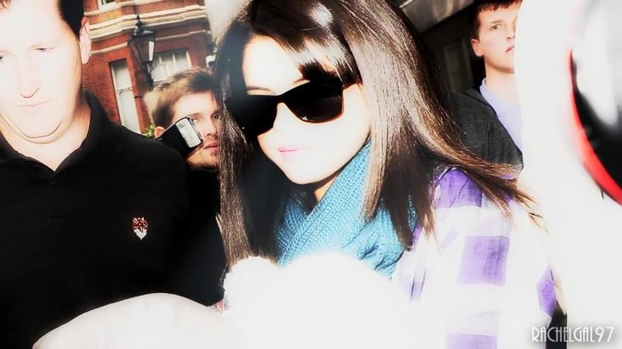~01 225 - Selena Gomez People forget that it hurts my feelings