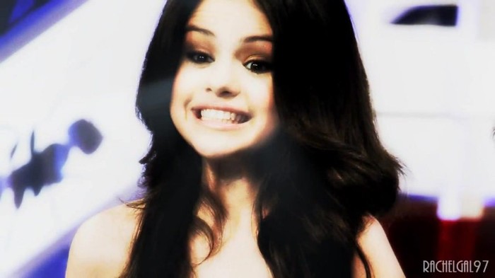 ~01 237 - Selena Gomez People forget that it hurts my feelings