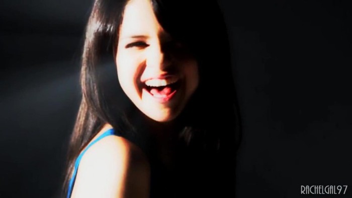 ~01 254 - Selena Gomez People forget that it hurts my feelings