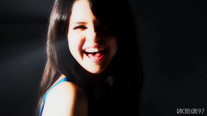 ~01 255 - Selena Gomez People forget that it hurts my feelings