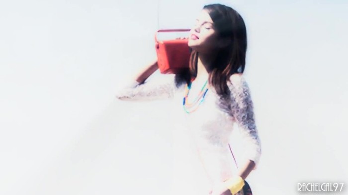 ~01 263 - Selena Gomez People forget that it hurts my feelings