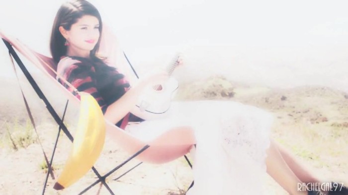 ~01 264 - Selena Gomez People forget that it hurts my feelings