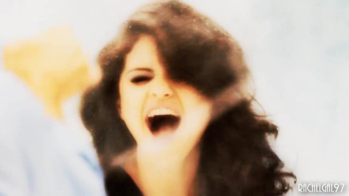 ~01 289 - Selena Gomez People forget that it hurts my feelings
