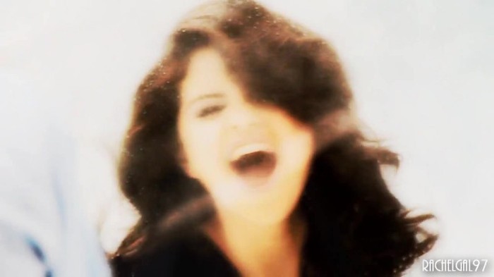 ~01 290 - Selena Gomez People forget that it hurts my feelings