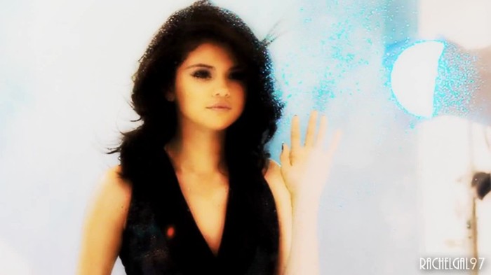 ~01 296 - Selena Gomez People forget that it hurts my feelings
