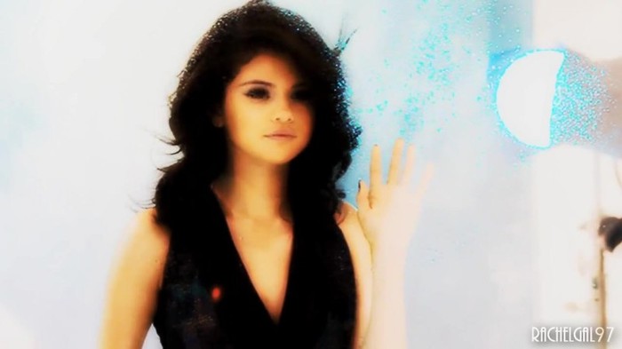 ~01 297 - Selena Gomez People forget that it hurts my feelings