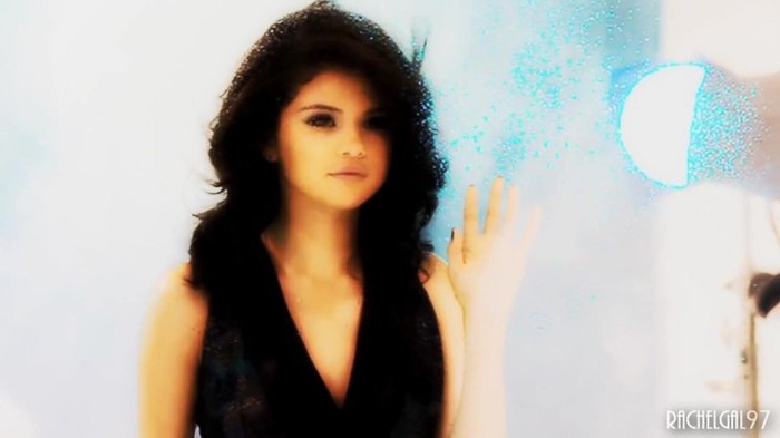 ~01 299 - Selena Gomez People forget that it hurts my feelings