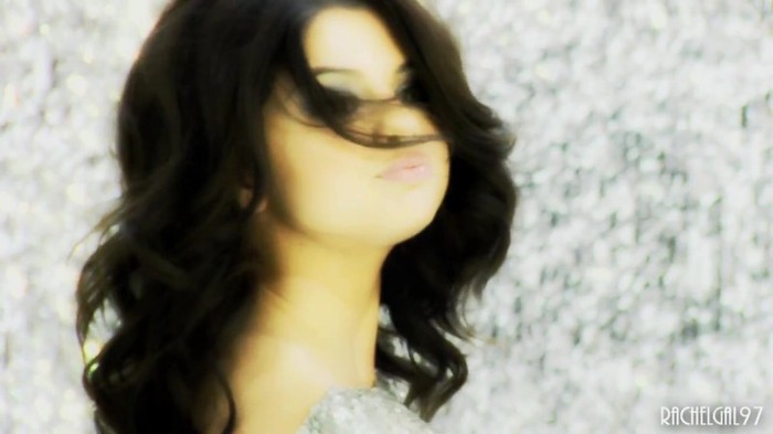 ~01 364 - Selena Gomez People forget that it hurts my feelings