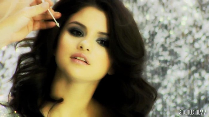 ~01 369 - Selena Gomez People forget that it hurts my feelings
