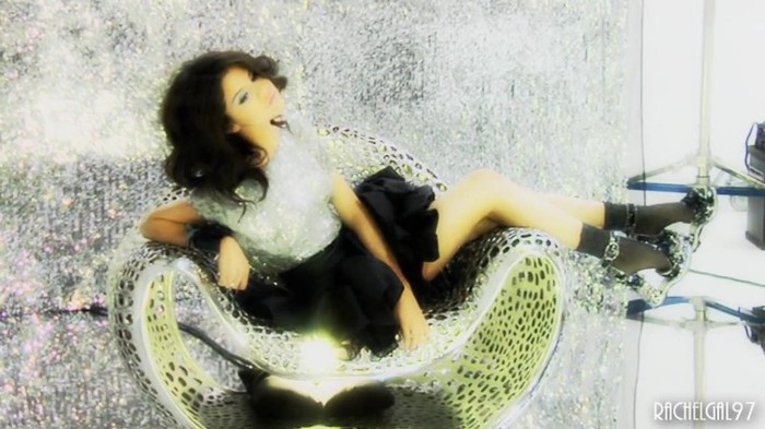 ~01 374 - Selena Gomez People forget that it hurts my feelings