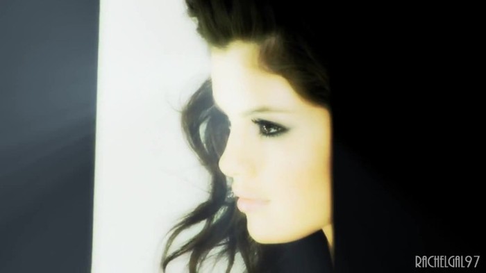 ~01 378 - Selena Gomez People forget that it hurts my feelings