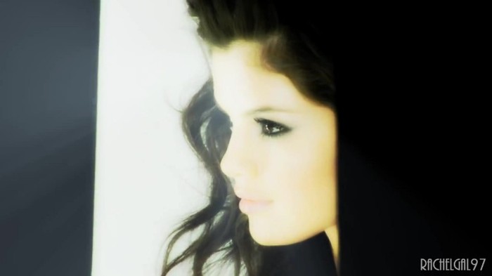 ~01 379 - Selena Gomez People forget that it hurts my feelings