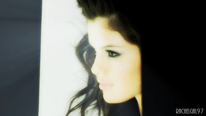 ~01 380 - Selena Gomez People forget that it hurts my feelings