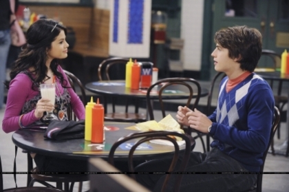 normal_007~2 - Wizards of Waverly Place Season 3 Episode 9 Wizards vs Werewolves