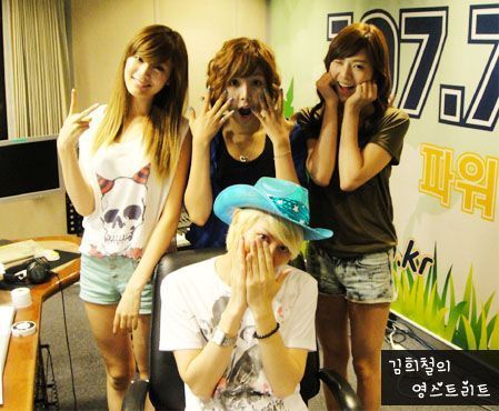 heechul_meets_orange_caramel_on_young_street_18072010063052