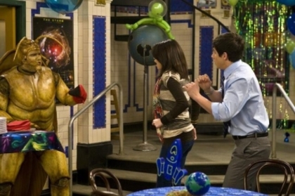 normal_003~0 - Wizards of Waverly Place Season 3 Episode 18 Dad-s Buggin Out