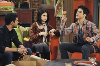 normal_4520 - Wizards of Waverly Place Season 3 Episode 25 Uncle Ernesto