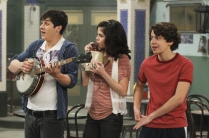 normal_012 - Wizards of Waverly Place Season 3 Episode 27 Alex Saves Mason