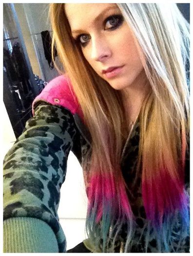 395987_10150527322104300_5413509299_8794395_316156937_n - 0 0 avril lavigne 2012 0 0