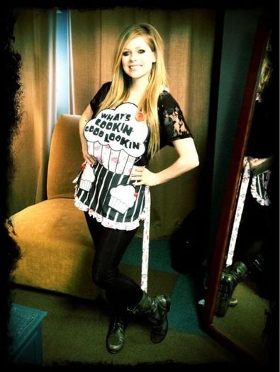 378150_10150410781704300_5413509299_8378870_905754223_n - 0 avril lavigne abby dawn new photo 0