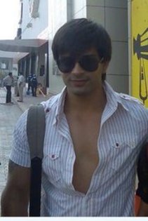 27532_142744529730_1842_n - x-Karan Singh Grover-x