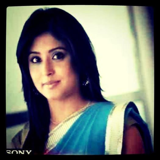317646_257812544253823_141460255889053_602729_693980706_n - Kritika Kamra