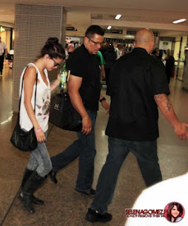 normal_01257E236 - 06 02 - walking through the airport in Sao Paulo Brazil