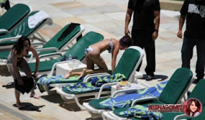 normal_sgpl_281129~7 - 04 02 - At a pool in Rio de Janeiro Brazil
