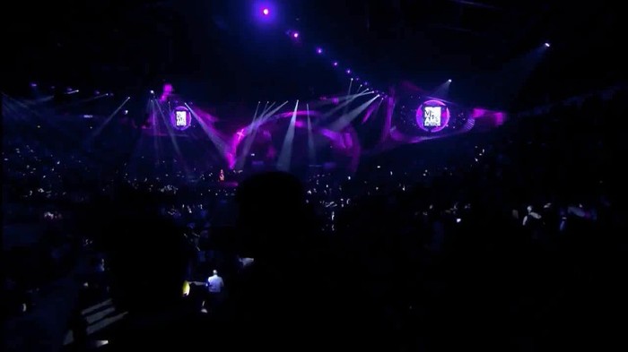 00 001 - Selena Gomez and The Scene Hit The Lights Live MTV EMAs 2011