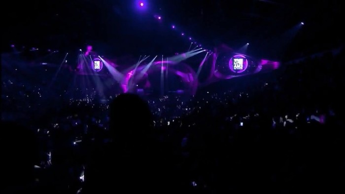 00 004 - Selena Gomez and The Scene Hit The Lights Live MTV EMAs 2011