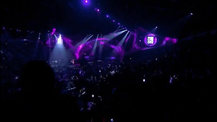 00 006 - Selena Gomez and The Scene Hit The Lights Live MTV EMAs 2011