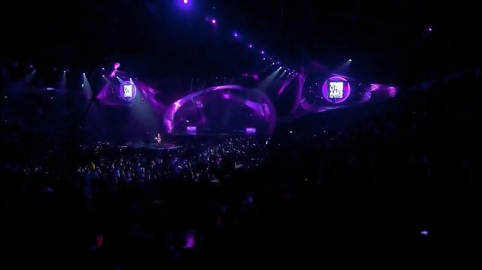 00 008 - Selena Gomez and The Scene Hit The Lights Live MTV EMAs 2011