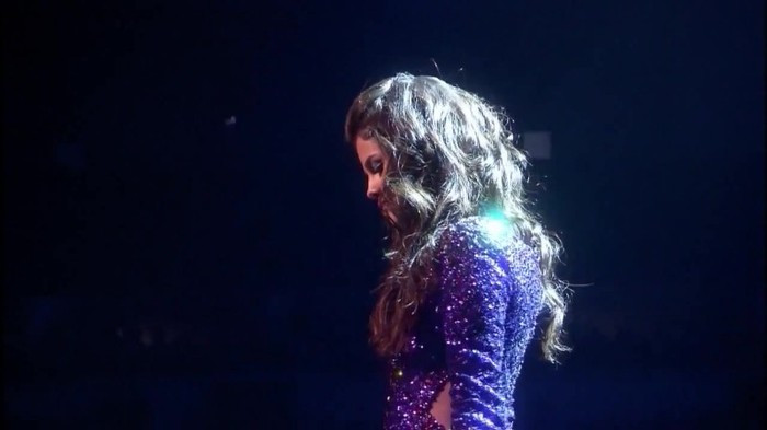 00 015 - Selena Gomez and The Scene Hit The Lights Live MTV EMAs 2011