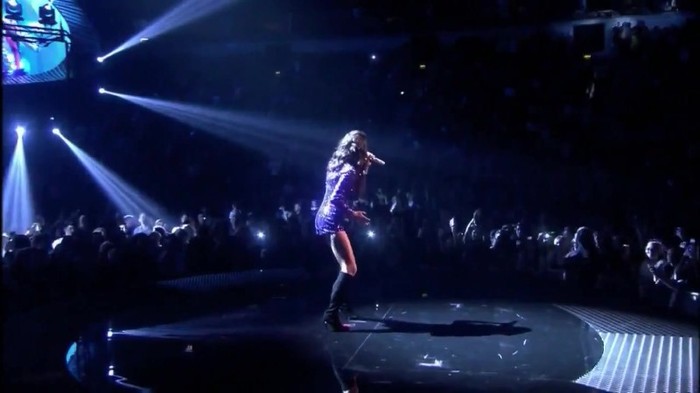00 113 - Selena Gomez and The Scene Hit The Lights Live MTV EMAs 2011