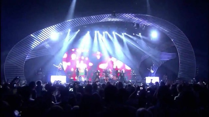 00 194 - Selena Gomez and The Scene Hit The Lights Live MTV EMAs 2011